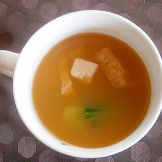 豆腐・油揚げ・チンゲン菜の味噌汁